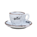 Porcelanasta skodelica za espresso z logotipom Romantic in ujemajočim podstavkom, v belem dizajnu s črnimi pikami.